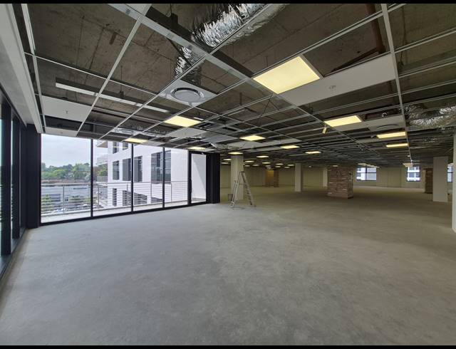 883M² OFFICE TO LET IN GLENADRIENNE
